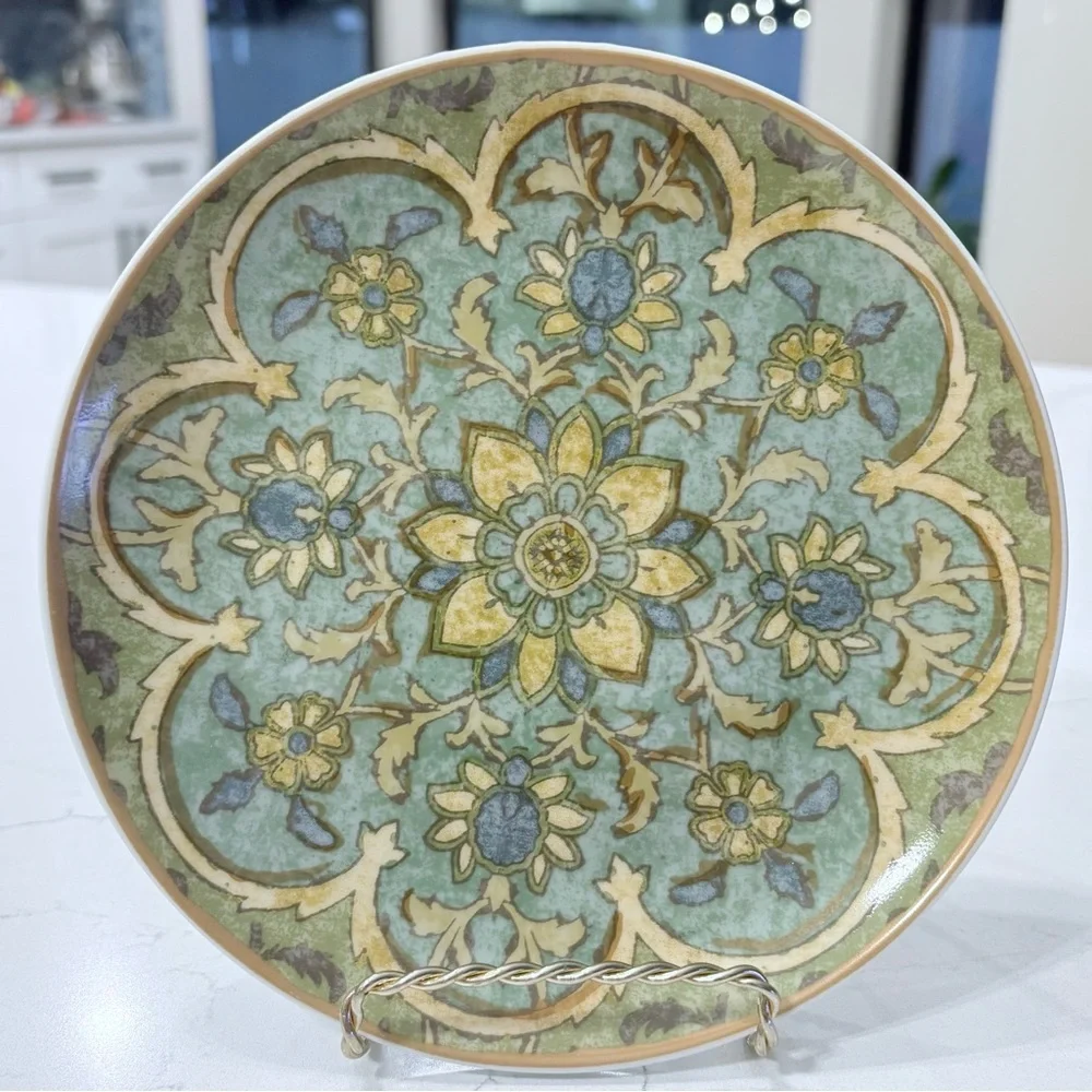 Pottery Barn Holiday Salad Luncheon Desert Plate 7,5”diameter blue green gold